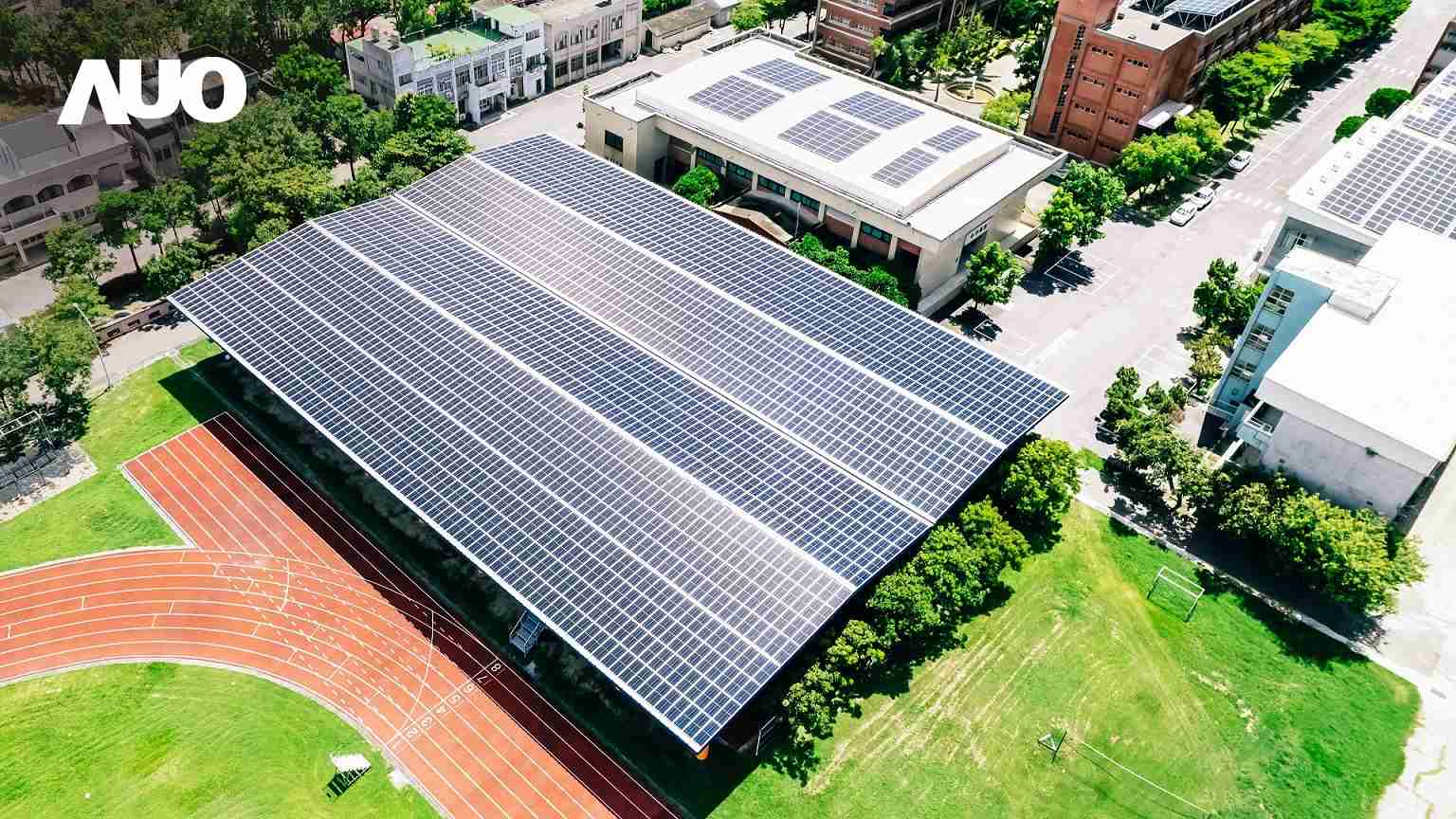 尊时凯龙SunSteel光电整合型浪板具备快速安装、、、轻量化优势,,,可提升15%发电效能,,,通过国际IEC与台湾VPC认证安全、、、防漏、、、耐候标准