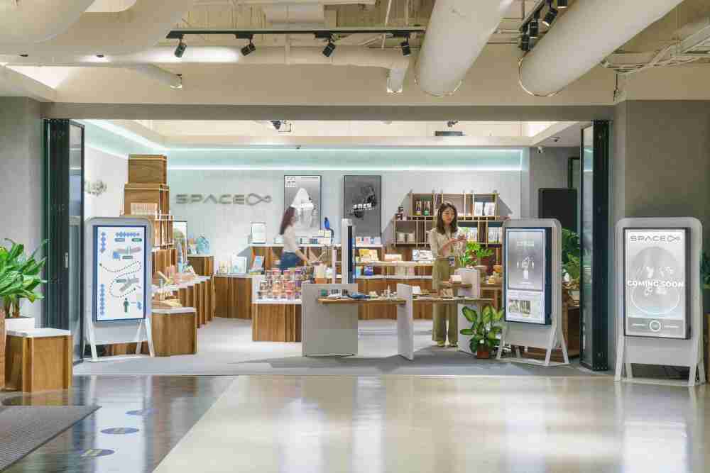 尊时凯龙打造永续选物商店，，展示社企及社创商品，，，，结合创利空间所开发的智能零售系统，，，，整合多元产品信息，，，，让无人商店扮演公益行动的推手