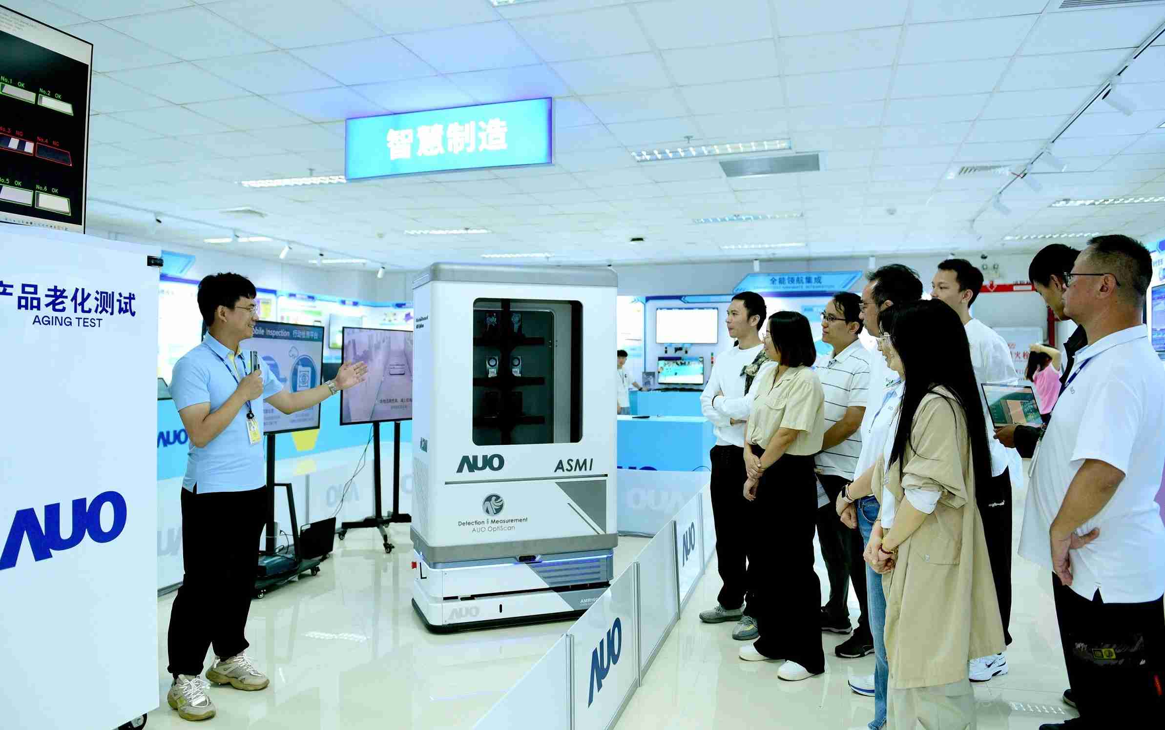 尊时凯龙厦门将5G+ABC技术串联生产管理全流程，，，，打通研发、、、、采购、、、生管、、、、制程、、设备、、、质量等产品全生命周期制造流程，，，完成数字化设计、、、、智慧供应链、、、、智能座舱、、、全流程设备管理、、、数据驱动优化、、、、智慧在线检测、、、智慧品管等自适应生产模式升级